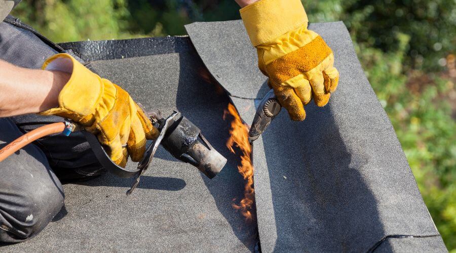 Professional gutter cleaning in Clifton, TX